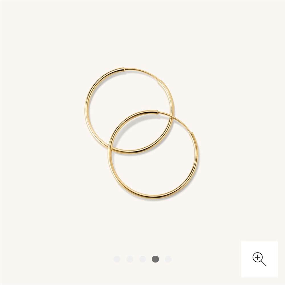 MEJURI Small Hoops in 14K Yellow Gold
